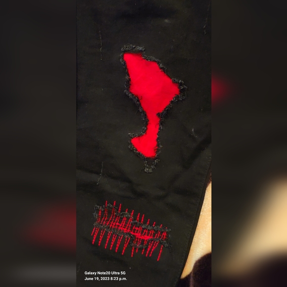 New black leaf jeans, with sick patches and wounded look, relaxed slim fitting. - Picture 3 of 6